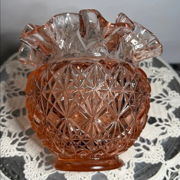 Vintage Fenton Glass Pink Dusty Rose Diamond Star Ruffled Vase – Signed